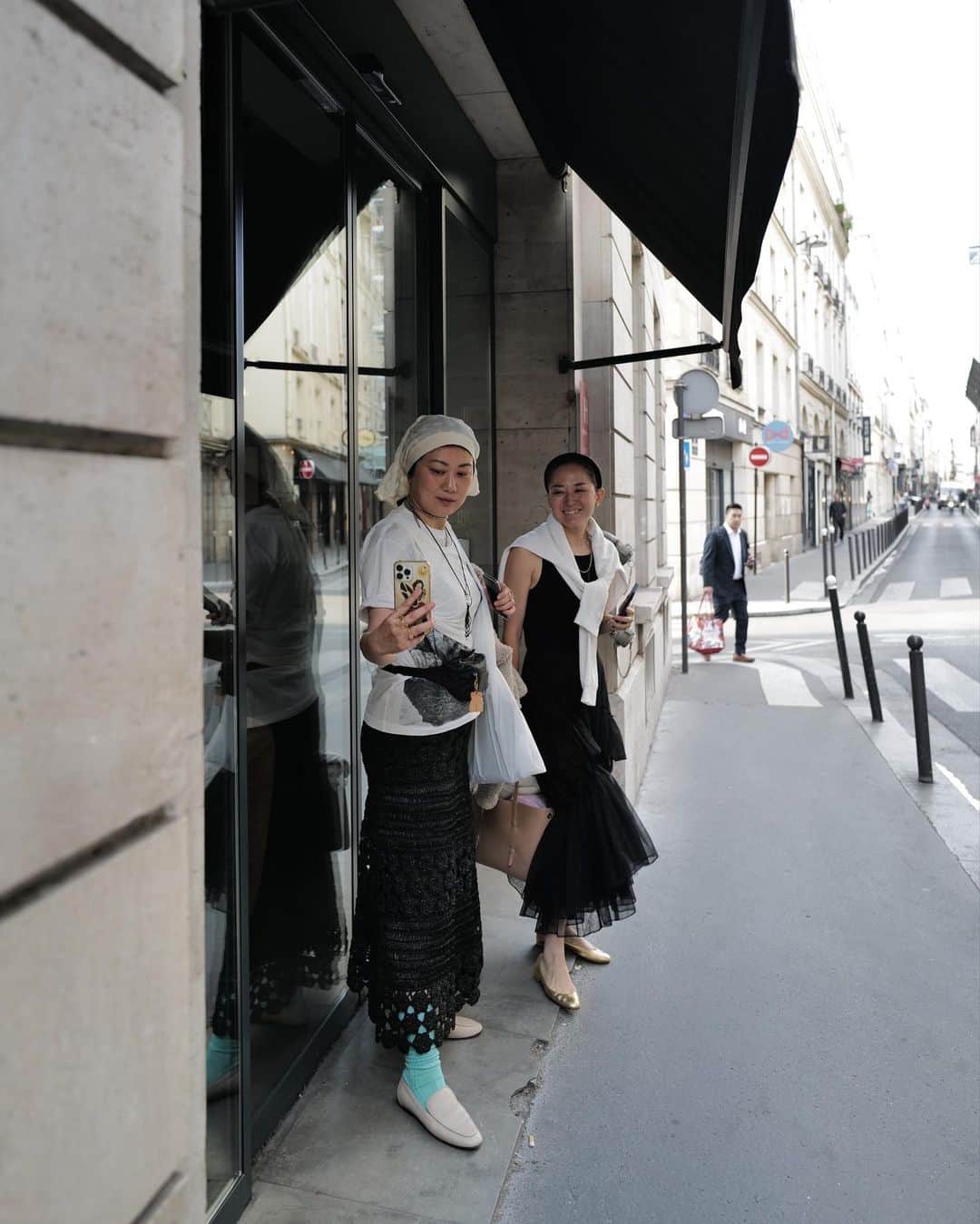 根岸由香里さんのインスタグラム写真 - (根岸由香里Instagram)「. Paris/DAY1 偶然にも３人してモノトーン♡」7月3日 3時27分 - yukarinegishi