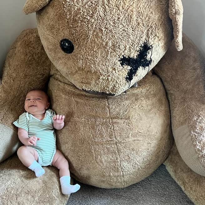 ジェシー・Jのインスタグラム：「I kept the bear from the Price Tag video for 13 years for this exact moment. I sobbed taking this picture.   Priceless 🐻🥹」