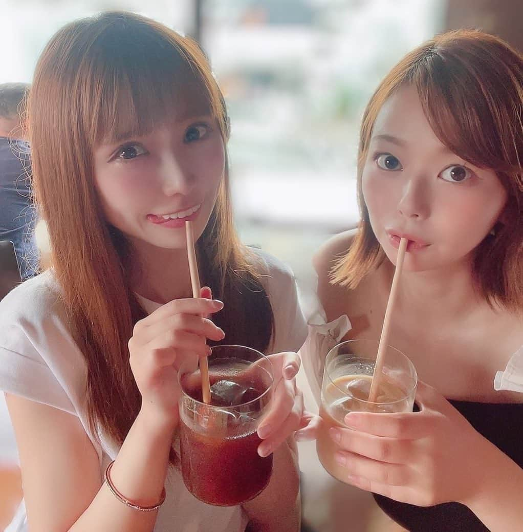 和地つかさのインスタグラム：「仲良しのくるみちゃんとカッフェしてきたよん❤️❤️❤️  ☆。.:＊・゜  🚴7/2(日)〜4(火)チャリロト公式YouTube林雄一の競輪「喜喜IPPATSU」MC  🚴‍♀️7/7(金)生配信  🚴7/8(土) チャリロト公式YouTube林雄一の競輪「喜喜IPPATSU」MC  🐬7/16(日)フレッシュスペシャル撮影会 @城山スタジオ  👙7/22(土)東京lily撮影会  #japaneseidol #photoshoot #photogravure #japanesewoman #selfies #japanesemodel #nicebody #instaart #instagramjapan #pool #tokyo #gravure #gravureidol #idol #portrait #fashion #カフェ #cafe #女子会 #instagood #friend #photo #下北沢 #fashion」