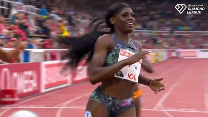 のインスタグラム：「First ever Diamond League win!!! 🏆💎🥰  Tonight was amazing! ⚡️  So happy to win my first ever Diamond League tonight in the 200m in Stockholm ! 🇸🇪   Patience is a virtue, bit by bit! ❤️   Big shoutout to my coach @coach_air_ , team and everyone who continues to support me ❤️  Excited for what’s more to come this season! ☝️  I don’t own the rights to this video.」