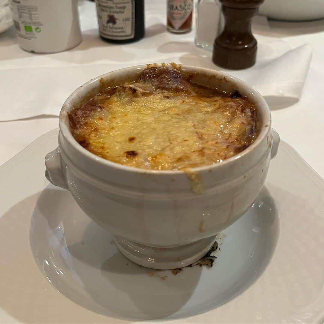 藤原ヒロシのインスタグラム：「world famous な、オニオンスープ」