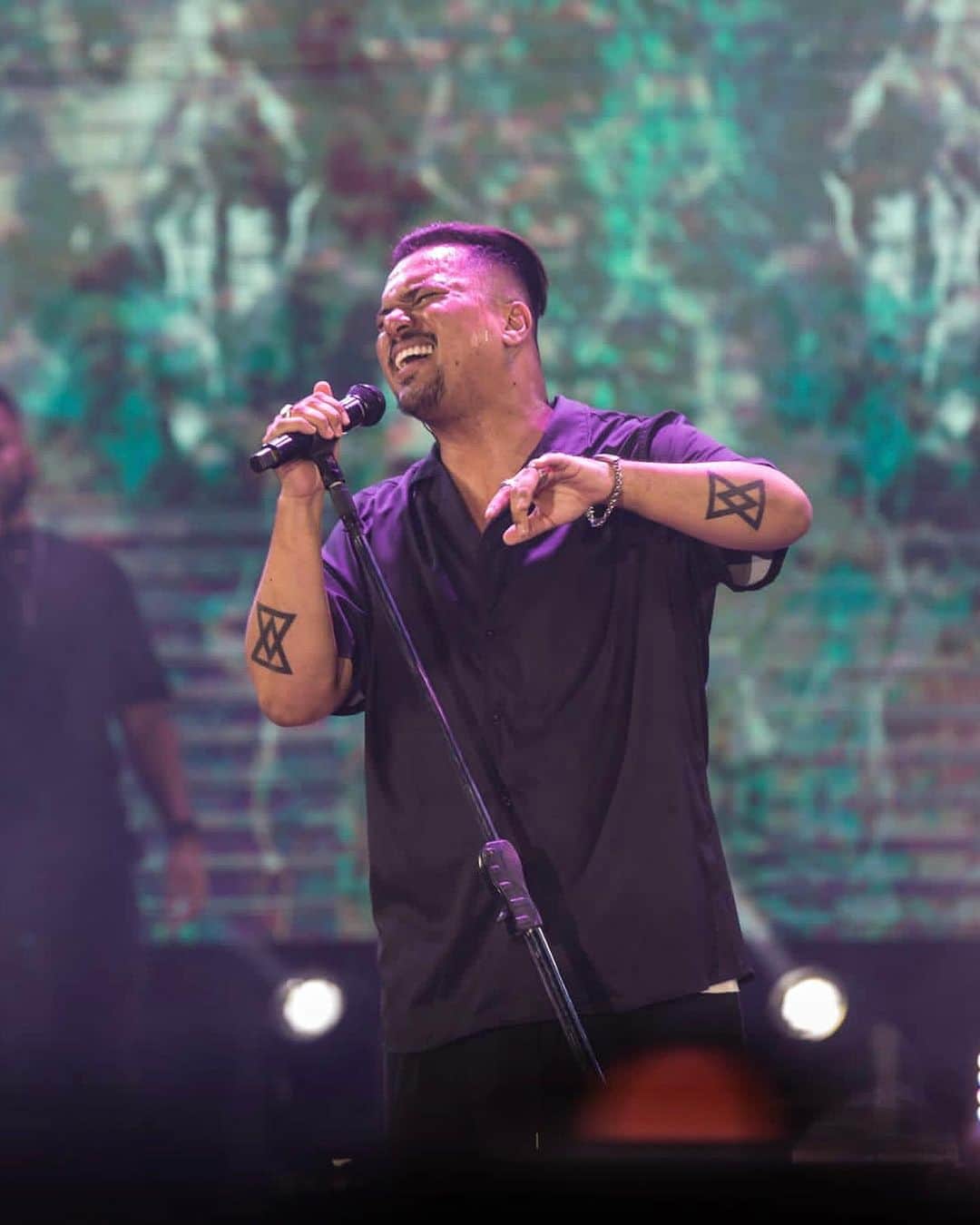 Sorriso Marotoのインスタグラム：「Cadê a turma, que curtiu muito com a gente o show no @sambabrasilcg? 👀  Valeu demais pela recepção Campo Grande-MS, vocês foram incríveis. 🙌🏽🎶  Vambora, que hoje a gente fecha o domingo em São Vicente-SP lá no @rocketseaclub!💥」