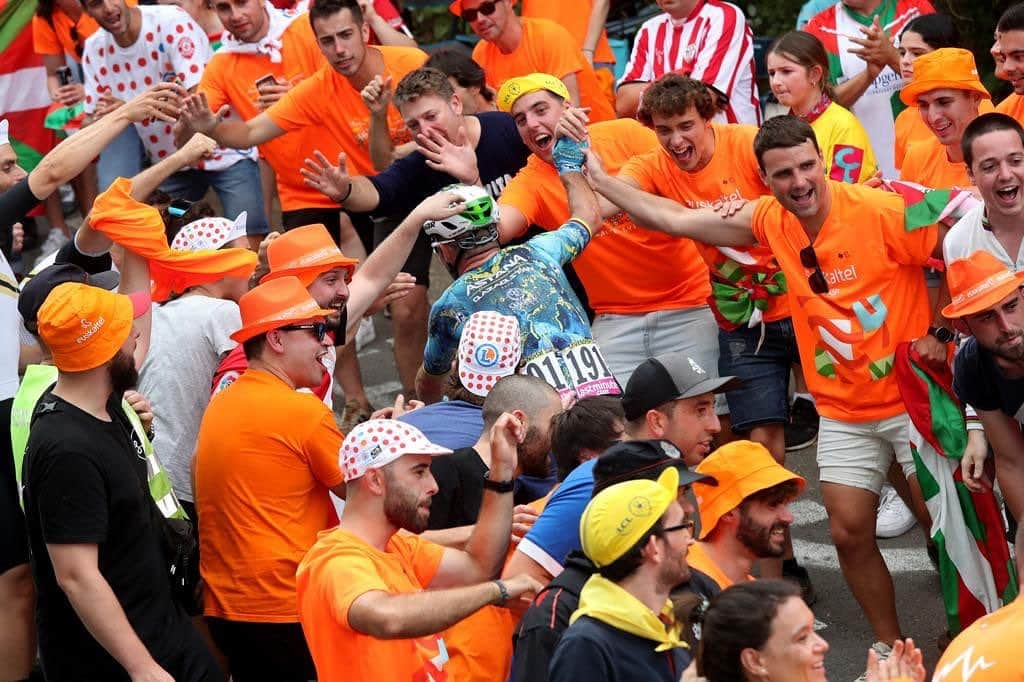 マーク・カヴェンディッシュのインスタグラム：「Dear Basque Country. You have the most brutal terrain for bike racing. But you have the most incredible fans in the world and give the most amazing memories for any cyclist that visits you. Thank you 🧡」