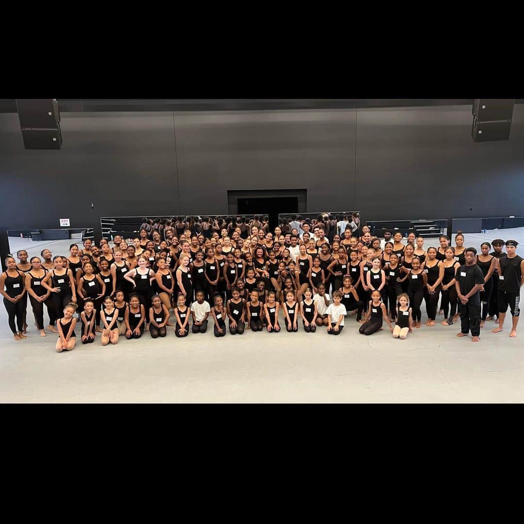 アビー・リー・ミラーさんのインスタグラム写真 - (アビー・リー・ミラーInstagram)「Yesterday, I was back #DADA doing what I love! Thanks to all the summer program attendees for their great work ethic in class! And always to Miss Debbie for the amazing opportunities! #aldcla #aldc #abbyleedancecompany #abby #abbyleemiller #abbylee #dance #dancemoms #season9」7月3日 5時41分 - therealabbylee