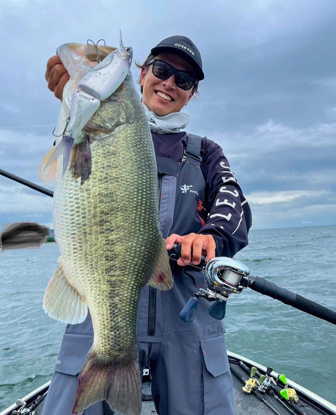 Electric_Fishingさんのインスタグラム写真 - (Electric_FishingInstagram)「@satoru11o6 with a solid one on the @drtheadz .  #ElectricSunglasses #PolarizedSunglasses #StyleThatPerforms #ElectricFishing」7月3日 5時56分 - electric_fishing