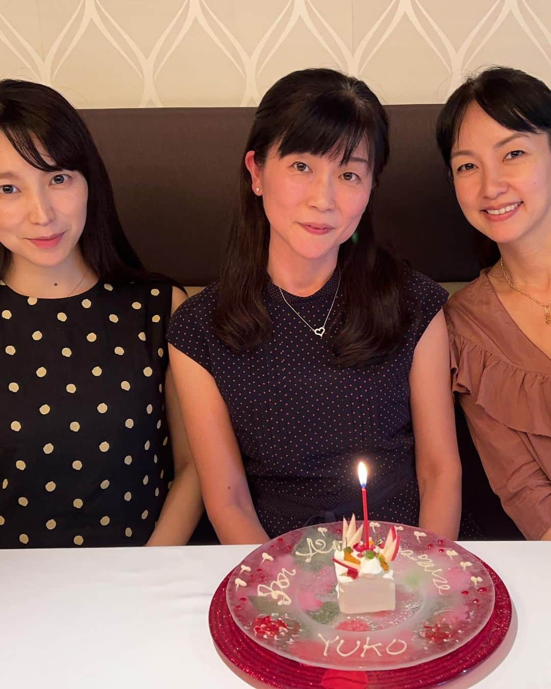 甘糟記子さんのインスタグラム写真 - (甘糟記子Instagram)「お友達の誕生日お祝いを五反田のフレンチレストラン　メイにて\(//∇//)\ @restaurant_may5   毎月行ってる大好きなお店╰(*´︶`*)╯♡  フレンチなんだけど、酸味がバランスよく効いていて最後までペロリといけちゃう！ なのにボリュームもまんてん(≧∀≦)  お店の雰囲気も良くて、今1番好きなフレンチです(๑>◡<๑)  この日は偶然いつもメイに一緒に行くママ友も別でお店に来ていて大笑い\(//∇//)\  月に一回子供もオッケーな日があるので、家族連れでもいけます(o^^o)  お祝いも素敵なケーキを用意してくださって、喜んでもらえたよ╰(*´︶`*)╯♡  数少ない姫の方の幼稚園ママ友なので、ずっと仲良くできて嬉しい限りです(≧∀≦)  また夏休み明けたら、ゆっくりランチ会しようね！  おめでとう〜(๑>◡<๑)  #お祝い#五反田グルメ#五反田#フレンチレストラン#レストランメイ#大好きなお店#また行きたいお店#ママ友#おめでとう」7月3日 5時59分 - norihey924