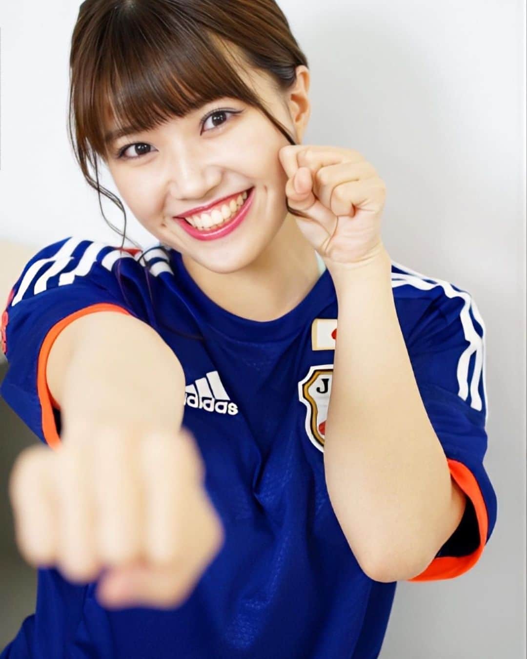 平岡明純のインスタグラム：「おはようございます☀  🩵今日7/3（月）公式配信20:30〜21:30  ミッションクリア&ハート対決  あすみんを助けてください🥹🥹🥹  #ミスヤングアニマル2023」