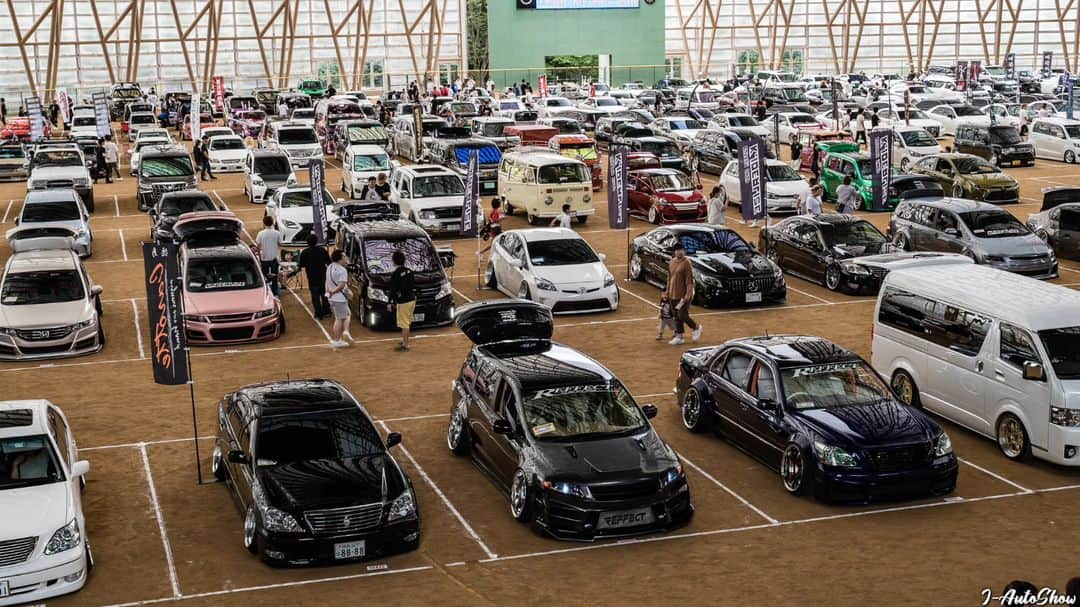 のインスタグラム：「#JAutoShow #SONYFX3 #ファインドリッチ #ファインドリッチ2023 #ファインドリッチカーショー #findrich #カスタムカー #cinematiccars #車イベント #VIPSEDAN #vipstyle #bippustyle #shakotan #modifiedcars #lowstyle #jdmmeet」