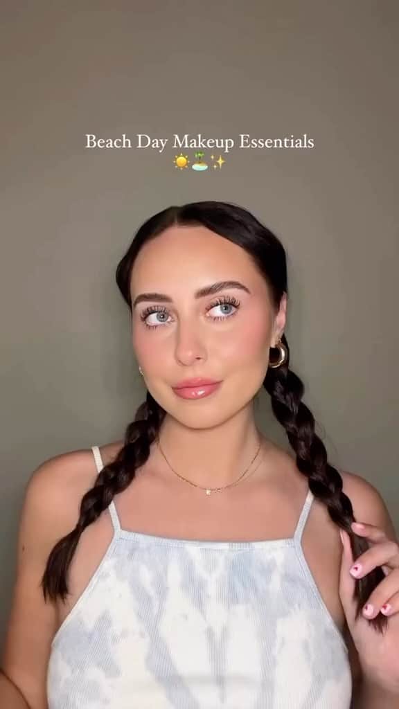 Too Facedのインスタグラム：「Beach Day #GRWM with @kristinakking 🤩☀️ She wears our Cloud Crush Blush, Better Than Sex Waterproof Mascara, and Makeup Insurance Setting Spray! #toofaced #tfcrueltyfree #regram」