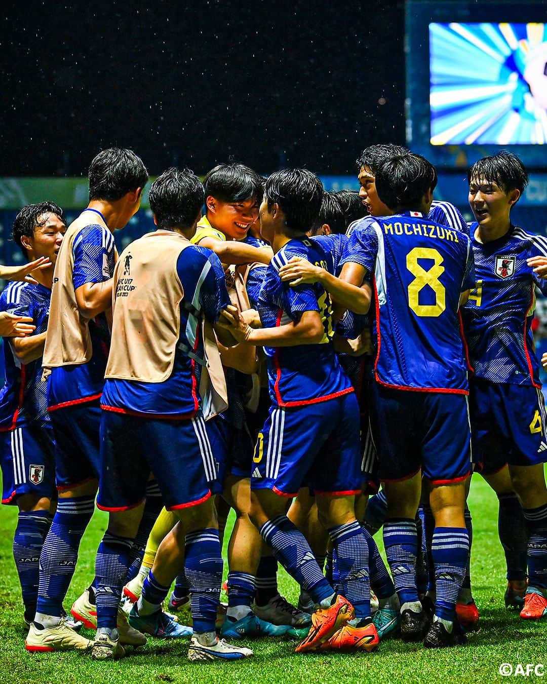 Goal Japanさんのインスタグラム写真 - (Goal JapanInstagram)「🇯🇵 #U17日本代表 がアジア連覇を達成！🏆 前半に退場者を出した韓国に対し、#名和田我空 の2得点と #道脇豊 のゴールで3-0と完勝！前回の2018年大会に続き、#U17アジアカップ 優勝を達成！(Photo: AFC)  #soccer #football #AFC #afcu17asiancup #u17asiancup #japan #daihyo #サッカー #フットボール #afcu17アジアカップ #日本代表 #⚽」7月3日 7時00分 - goaljapan