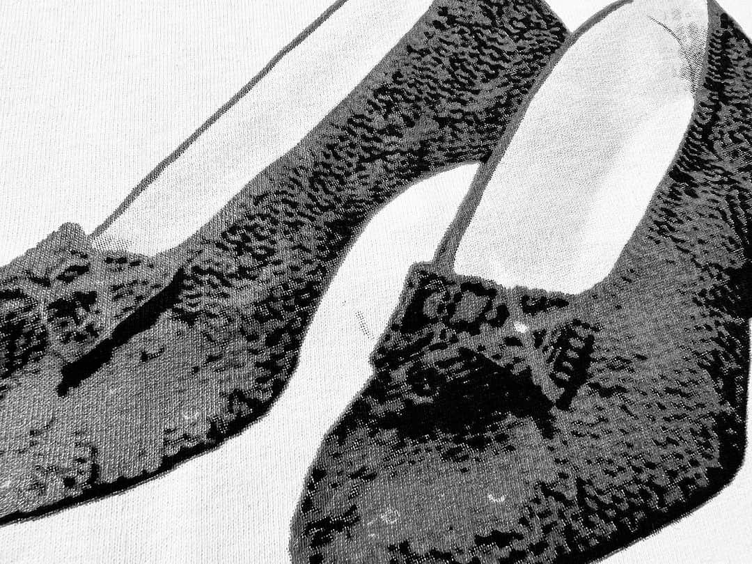 ジャクソンマティスのインスタグラム：「. 👠3店舗限定発売&限定100枚👠  1年の折り返しを迎えた184日目🗓️ もう、今年も残り半分ですネ😅 (早い…早すぎる💦)  2023年も半分を過ぎた本日は…コチラを告知ℹ️ 商品詳細は、また、コチラにてご案内させて頂きます。  発売日：7月20日(木)/11時🕚発売にて ⚠️発売に関するお問い合わせは、各店舗様まで   販売先： 👠SNUG @snug_genki  👠SKROVA ～離～ @skrova_hanare  👠弊社webサイト💻 @jacksonmatissebythepark   #BIGTHX🙇🏻‍♂️🙏🏻 @snug_genki  #BIGTHX🙇🏻‍♂️🙏🏻 @skrova_hanare」