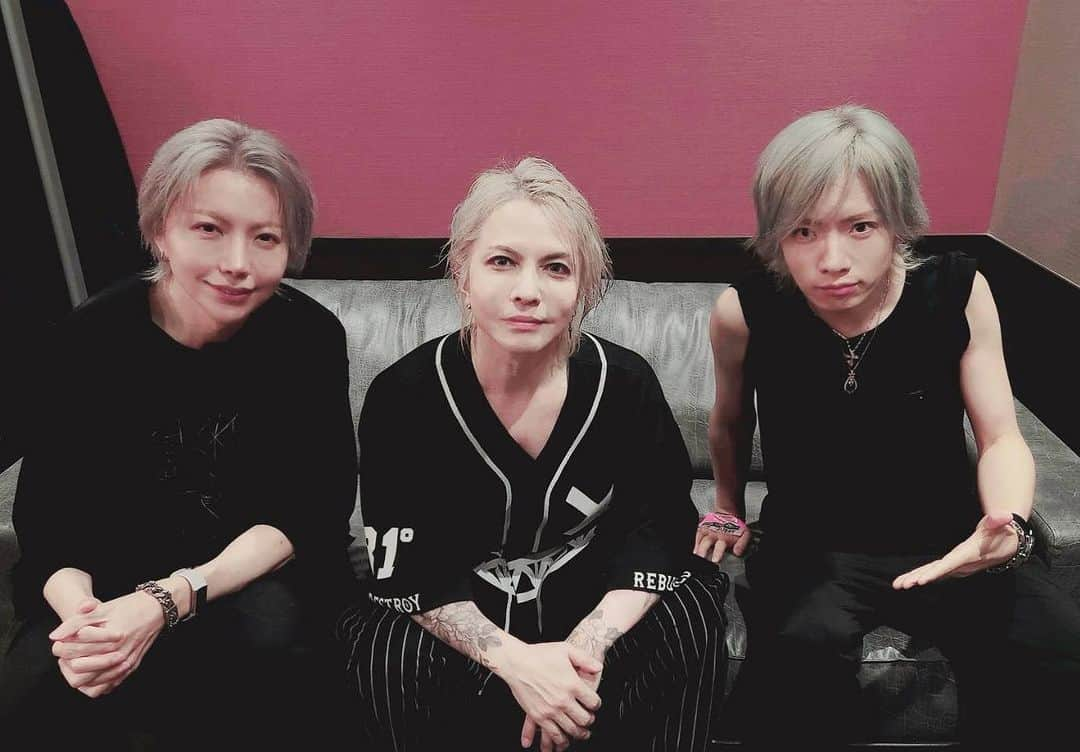 ヒロトのインスタグラム：「HYDEさん🔥🔥🔥🔥🔥🔥 with アリス2  #HYDE さん #アリス九號. #fukuoka」