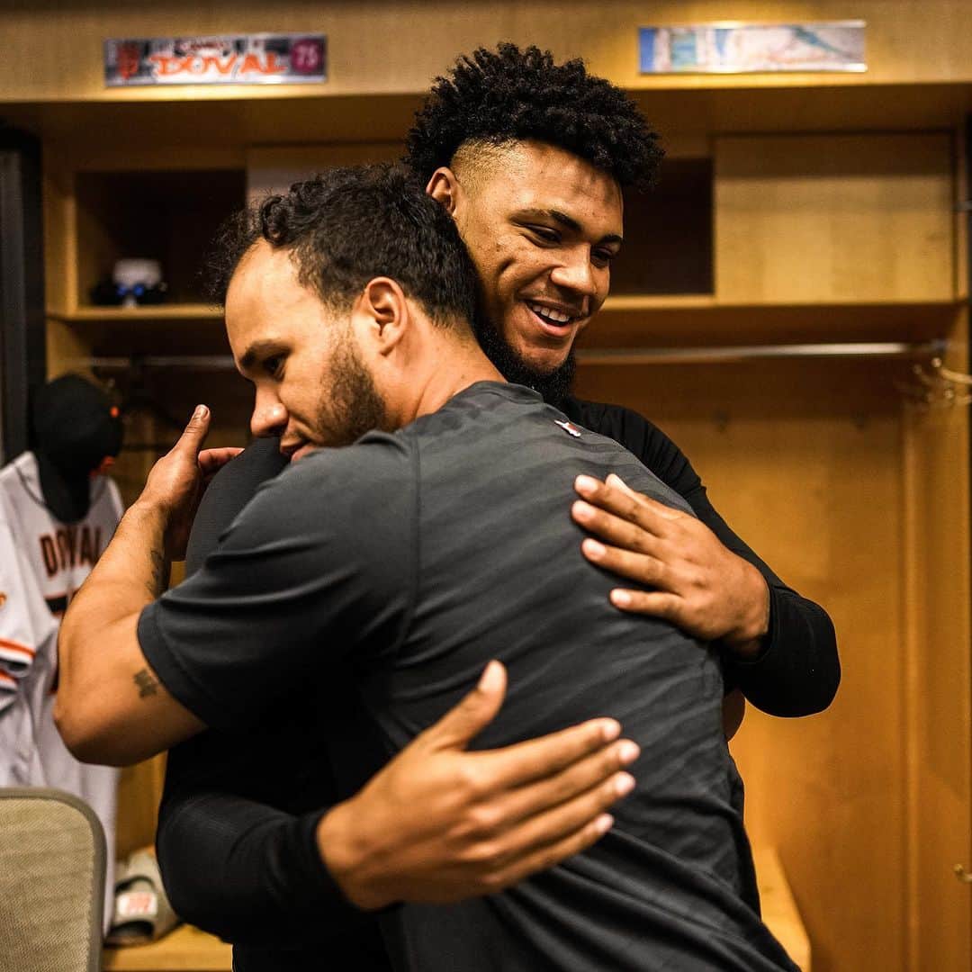 サンフランシスコ・ジャイアンツのインスタグラム：「A special moment for our closer and our All-Star 👏」