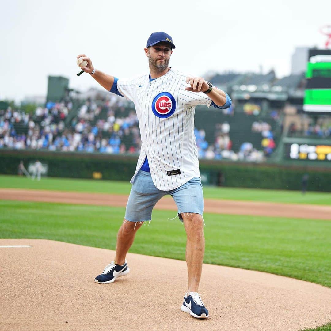 シカゴ・カブスのインスタグラム：「Jay Cutler loves Chicago!」