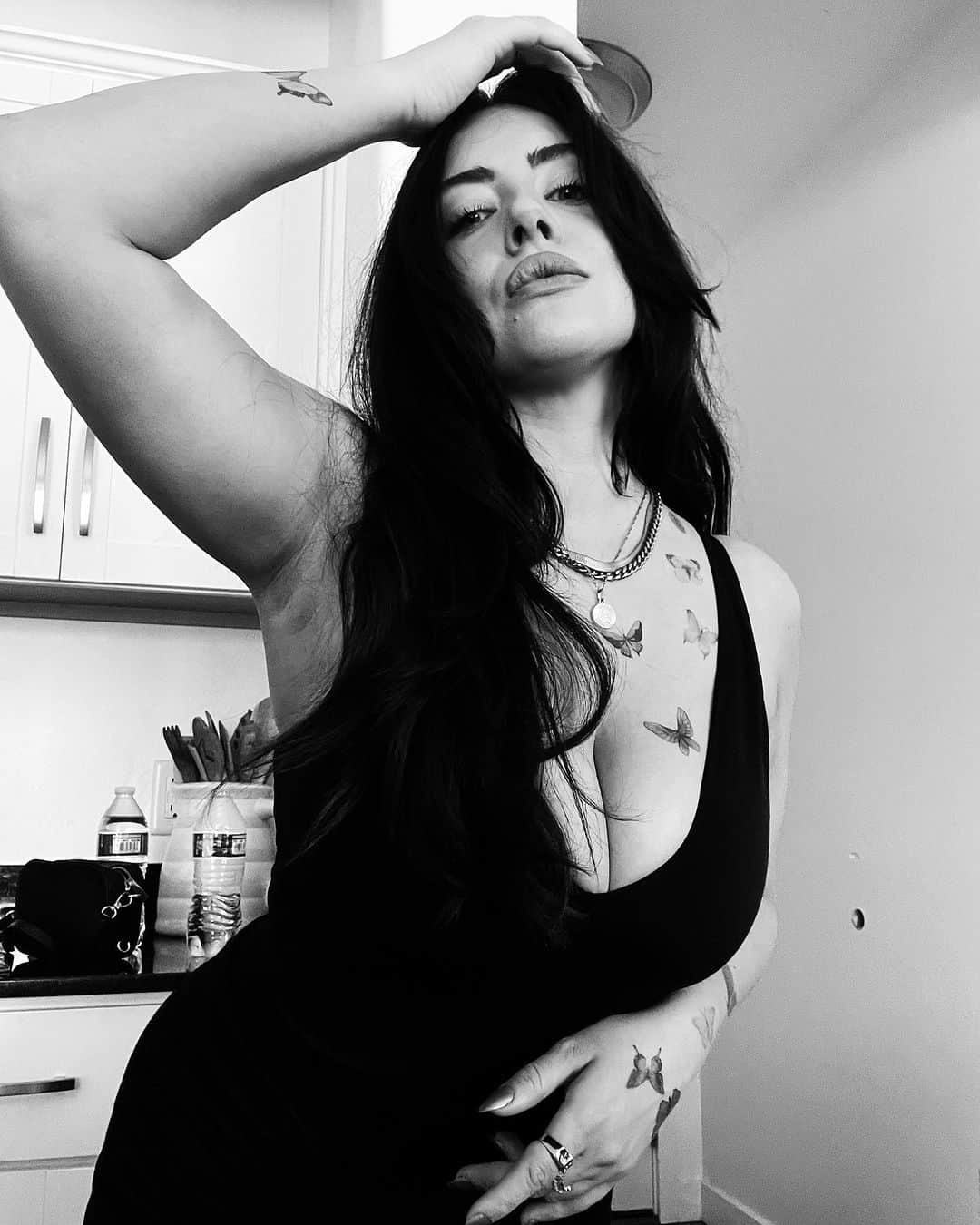 スターリー・シャイアン・スミスのインスタグラム：「One sec… ordering more butterfly tattoos」