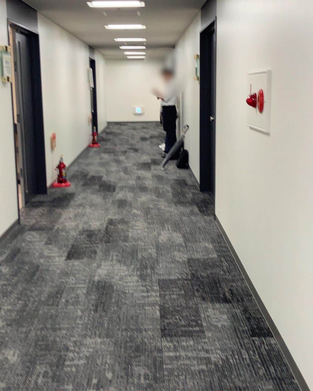 株式会社ダイワさんのインスタグラム写真 - (株式会社ダイワInstagram)「総務部人財開発課の独り言　457  本日はハローワークにて高卒求人返却戻。  10時から受付。  9時過ぎに到着するも⑥番目。  大雨で天神付近大渋滞だっので出遅れた🤨  営業所の皆さん✉️本社戻ったらすぐに送信いたします🫠  #足場のダイワ #吊足場 #足場 #企業公式相互フォロー  #高卒求人 #天神エルガーラ」7月3日 9時37分 - daiwa_ashiba