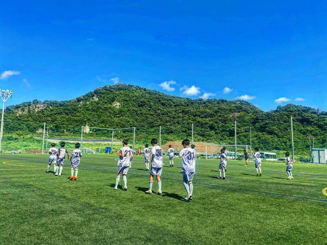 杉山丈一郎さんのインスタグラム写真 - (杉山丈一郎Instagram)「U14リーグ開始  去年とは見違えるほどに成長しています！  人数の関係で中2の試合に6年生も何名か来てもらってます。  選手の頑張りがジュニアの選手や保護者の方含めチーム全体に良い影響を与えてくれてると思います。  結果に囚われず、勘違いする事なく真摯にやっていきましょう！  #バリエンテオンセfc #印西市 #サッカークラブ #u13  #ジュニアユースサッカー  #ジュニアユース #サッカー #印西牧の原 #千葉ニュータウン  #サッカー少年 #サッカー小僧  #少年サッカー #ジュニアサッカー　#football #soccer #fussball #サッカー指導者 #サッカーコーチ #キッズサッカー」7月3日 9時47分 - jogadool