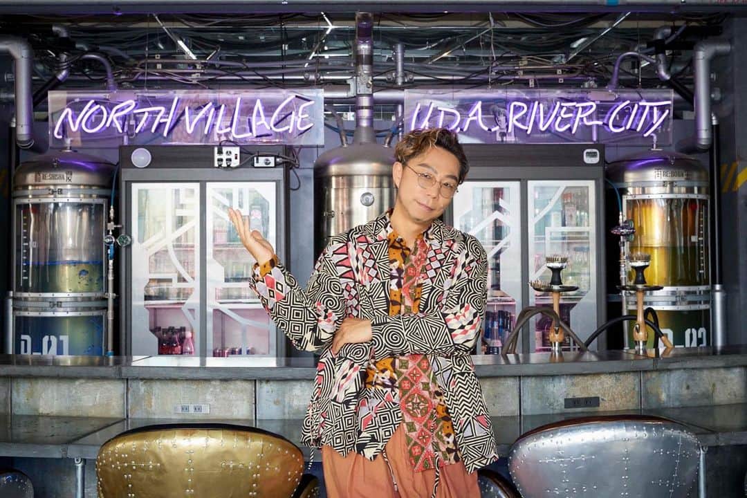 のインスタグラム：「EXILE TRIBE MAGAZIN企画♪  テキーラの魅力をさらに知ってもらうとともに、意外と知られていない“HAPPiLA”を提供しているお店を紹介する企画“HAPPiLAに会いに行く！”。今回は、渋谷にある、遊べて飲める水タバコ（SHISHA）カフェ『NORTH VILLAGE U.D.A. RIVER CITY』をご紹介。  記事は会員登録無しでもご覧いただけます♪  #exiletribemagazine  #happila #shisha #northvillage」