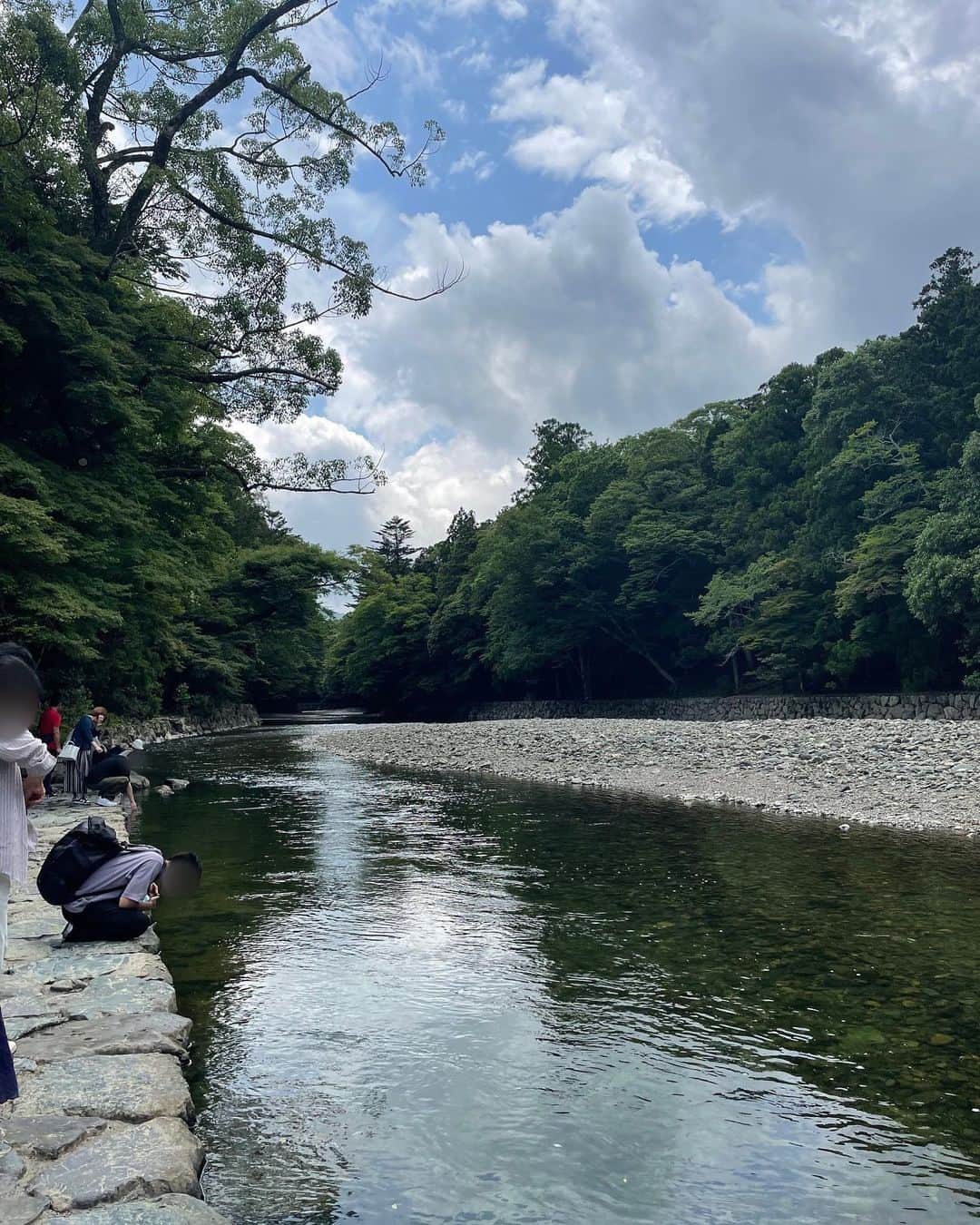 板倉可奈さんのインスタグラム写真 - (板倉可奈Instagram)「この前伊勢神宮行ってきました！  とても気持ちいい空気だった~！  途中空気感が変わる瞬間があって、 不思議な感覚でした  また行けたらいいな😌  内宮近くにあるおかげ横丁にも行ってきたよ♡ そちらの写真はまた今度~  #伊勢神宮  #kanacolor」7月3日 20時45分 - kn.sii.i