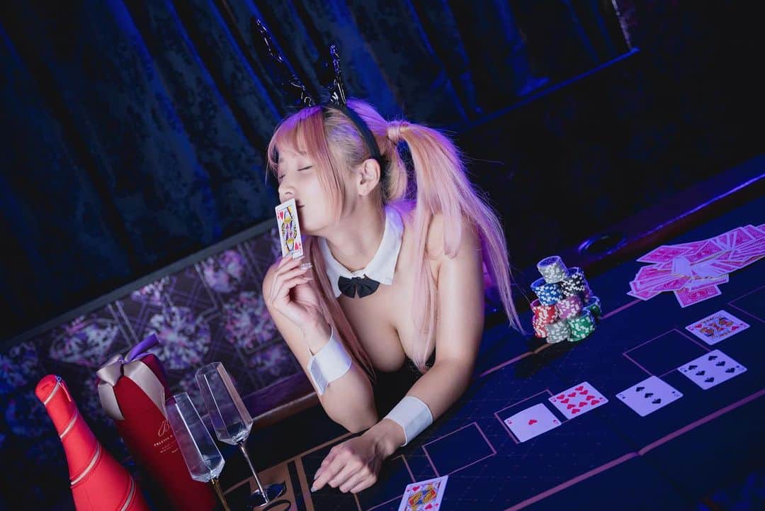 赤羽ももさんのインスタグラム写真 - (赤羽ももInstagram)「王道バニーガール🖤🐰   #バニー  #バニーガール  #bunnygirl  #コスプレ  #cosplay  #ポーカー  #poker」7月3日 20時45分 - momoakabane