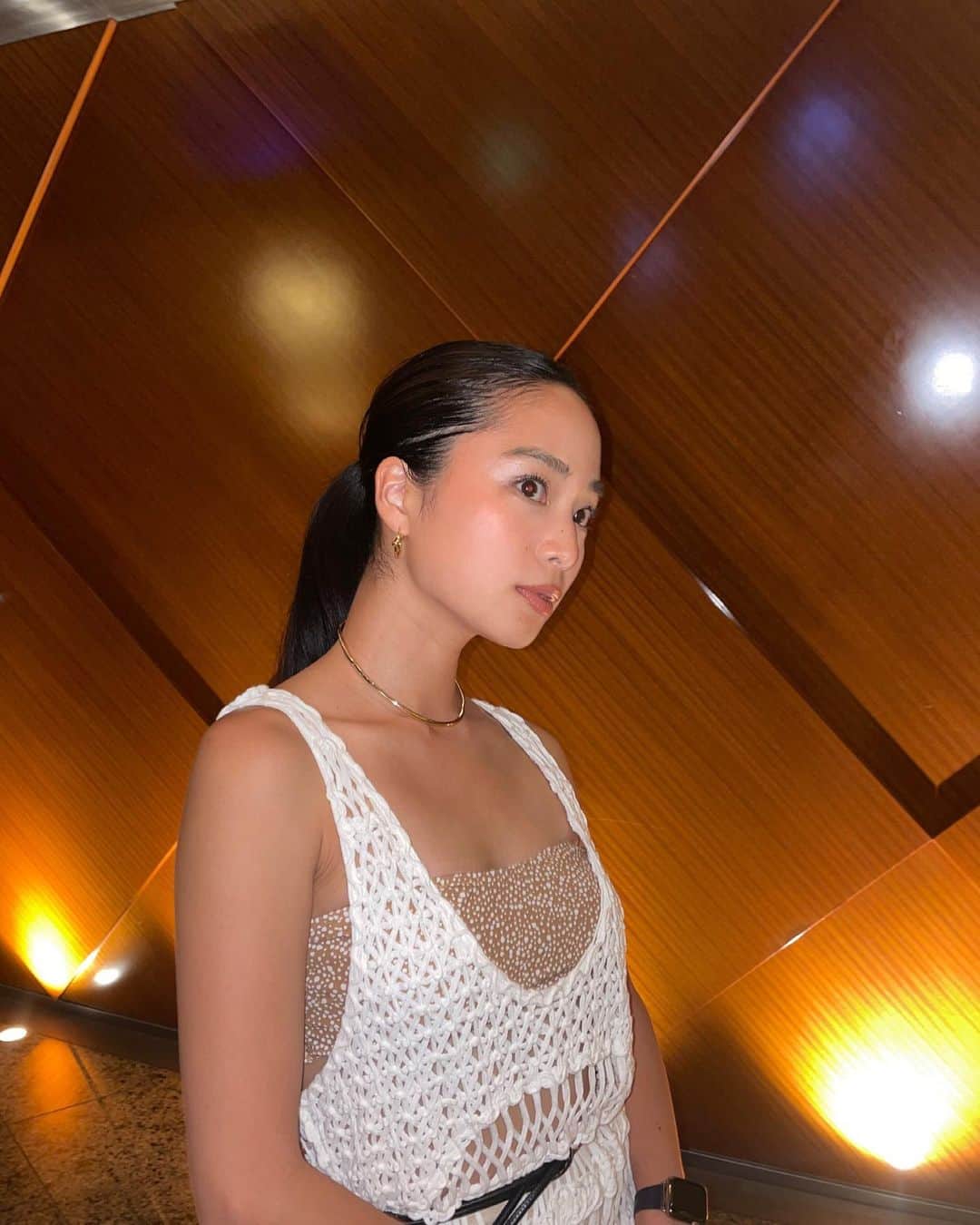 福内櫻子のインスタグラム：「この前の土曜日✨ @moetchandon のパーティーに行ったとき✌︎ ドレスコードがホワイトだったのでリゾートをイメージした服装にした🍷 With @posayo ♡」