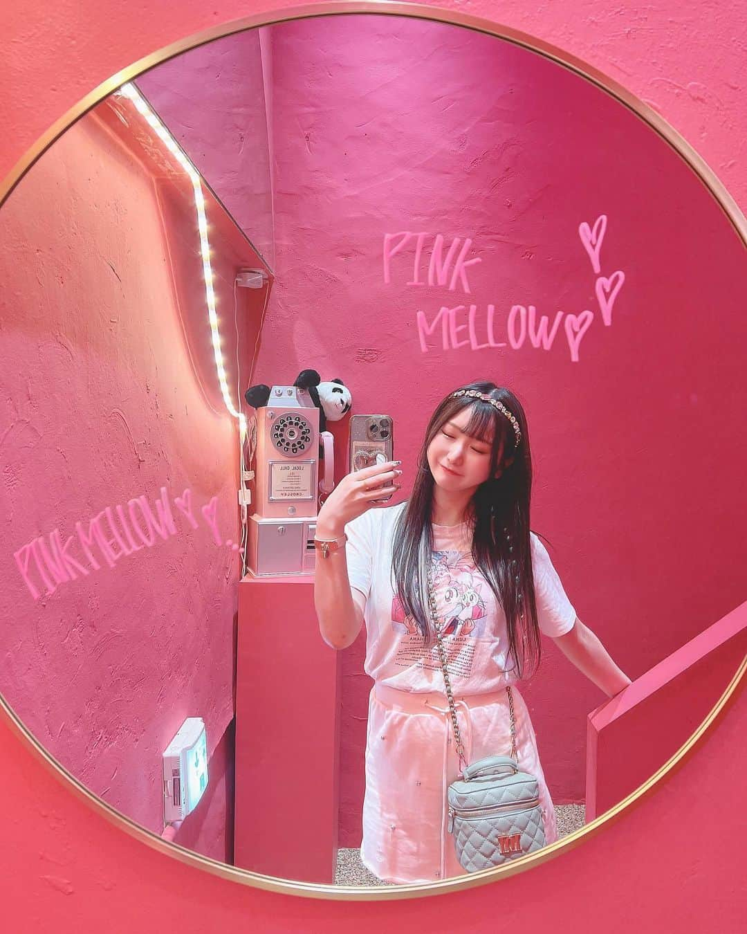 あいにゃんさんのインスタグラム写真 - (あいにゃんInstagram)「pink mellow cafe🦩🎀💕💓💗  ︎︎ ︎︎︎ ︎︎︎ ︎  天才的にピンクでかわいすぎた^っ ̫ < ^♡  内装も外観もめっちゃ可愛いし、ケーキも可愛いのたくさんでとにかく最高だった💓💓💓 * * #pinkmellow #pink #yumekawaii #韓国カフェ #韓国 #新沙 #新沙カフェ #カロスキル #カロスキルカフェ #ソウルカフェ #ピンクカフェ#ゆめかわいい  #コンカフェ #コンカフェ嬢 #アイドル #サロモ募集 #サロンモデル #インナーカラー #量産 #instagood #instalike #loveislove #follow  #카페스타그램 #카페투어 #카페추천 #가로수길 #핑크」7月3日 20時47分 - ainyan0310