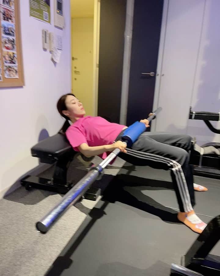 本田さとみのインスタグラム：「銀座のパーソナルジムacceptさん(@accept_gym )でトレーニングをしてきました🏋️  理想の体や鍛えたい場所に沿ってトレーニングを提案してくださり、丁寧に教えていただきました✨  お家でできるトレーニングも教えていただいて有難いです💪   最近早くも夏バテしてるので…体力と筋肉を付けられるよう頑張ります💪  #銀座 #ジム #パーソナルジム #パーソナルトレーニング #筋トレ #筋トレ女子」