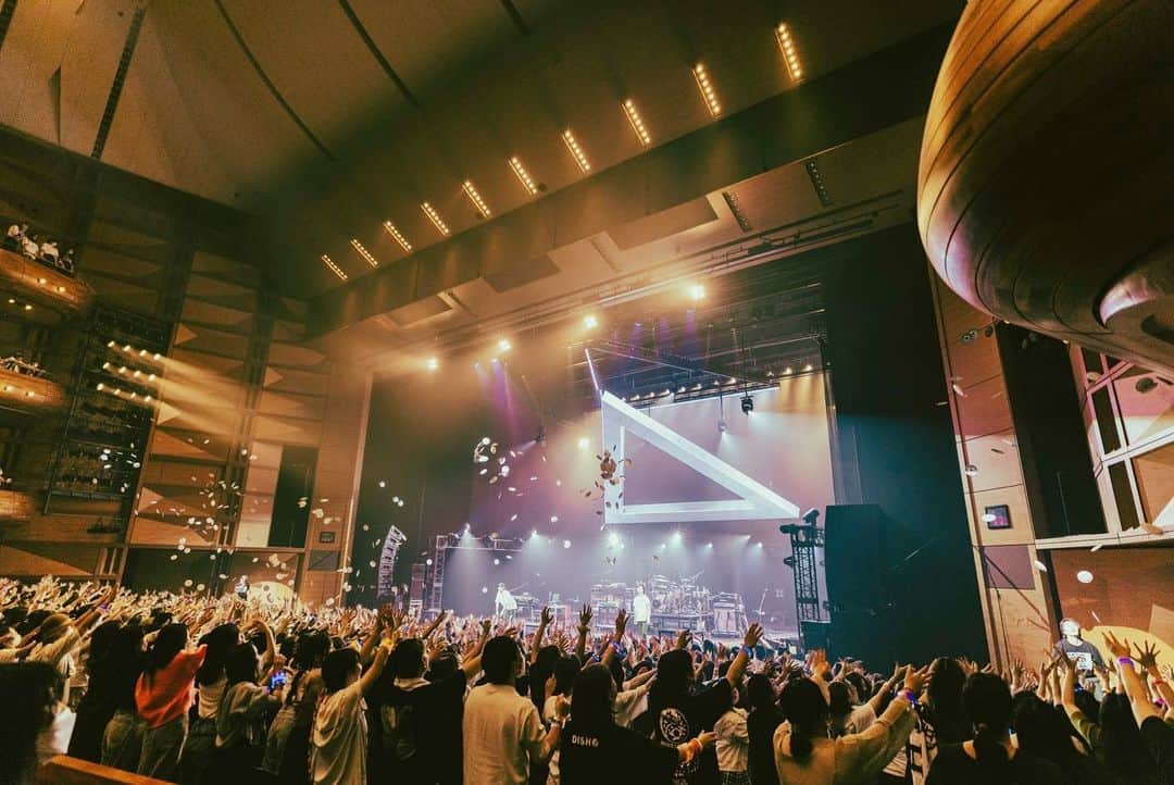 DISH//さんのインスタグラム写真 - (DISH//Instagram)「・ 『DISH// HALL TOUR 2023“TRIANGLE”』 2023.06.25@兵庫・神戸国際会館こくさいホール  #北村匠海 (Vo/G) @take_me_1103  #矢部昌暉 (Cho/G) @pantystar_masaki  #橘柊生 (DJ/Key) @to_i1015  #泉大智 (Dr) @daichi_izumi  photo by @rayotabe  #DISH」7月3日 19時21分 - dish__official