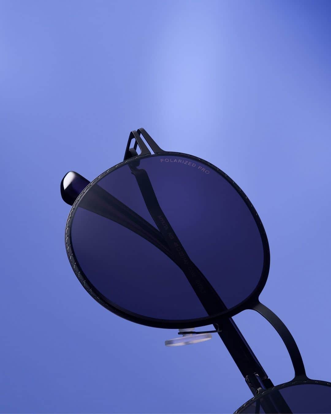 MYKITA SHOP TOKYOのインスタグラム：「【MYKITA POLARIZED PRO】   先進のレンズ技術により有害な紫外線を100％カット。 目の疲れを軽減し、クリアでシャープな視界を保ちます。   詳しくはプロフィールのリンクよりご覧ください 。  MYKITA POLARIZED PRO  Advanced lens technology eliminates 100% of harmful UV rays, reducing eye fatigue and keeping your vision clear and sharp with high definition colour and contrast.   Discover the selection via link in bio  ___  #mykita  #mykitasunglasses  #sunglasses  #sunglassesfashion  #マイキータ  #サングラス」