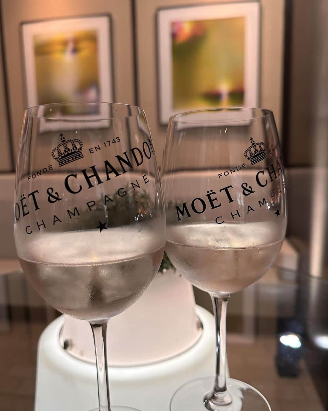 榊原美紅さんのインスタグラム写真 - (榊原美紅Instagram)「. 先日ご招待いただき Moët & Chandon x Grand Hyatt Soireé Blanche  ソワレ ブランシュ へ🥂  お仕事終わりに非日常的な空間で ちょっぴりリゾート気分を味わえました☺️  音楽とお料理と一緒に美味しくいただきました。♡  #Hostedby @moetchandon #ソワレブランシュ #SoireeBlanche #moetchandon #モエシャンドン #Sponsored #DrinkResponsibly」7月3日 19時27分 - miku_sakakibara