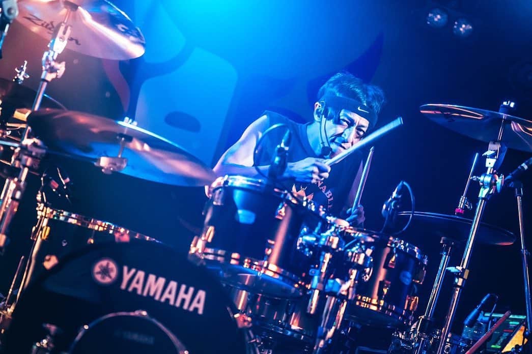 Bunta さんのインスタグラム写真 - (Bunta Instagram)「2023/6/30 新宿LOFT🤩  Xmas Eileenのイベント🫡 久々の新宿LOFTで週末の新宿の空気を味わいながら楽しいライブになった😝コロナ前よりジャンル関係なく色んなバンドと絡めるようになってきて最高だね👍  📷 @masaty_x   #totalfat #xmaseileen #drum #drums #drummer」7月3日 19時28分 - buntatf