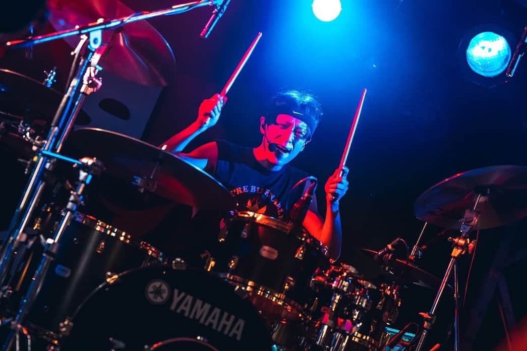 Bunta さんのインスタグラム写真 - (Bunta Instagram)「2023/6/30 新宿LOFT🤩  Xmas Eileenのイベント🫡 久々の新宿LOFTで週末の新宿の空気を味わいながら楽しいライブになった😝コロナ前よりジャンル関係なく色んなバンドと絡めるようになってきて最高だね👍  📷 @masaty_x   #totalfat #xmaseileen #drum #drums #drummer」7月3日 19時28分 - buntatf