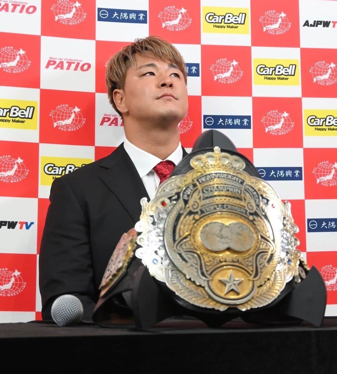 青柳優馬のインスタグラム：「会見でした。 このベルトって本当に俺の？と疑いたくなるくらい違和感ありますが、青柳優馬のベルトです！」