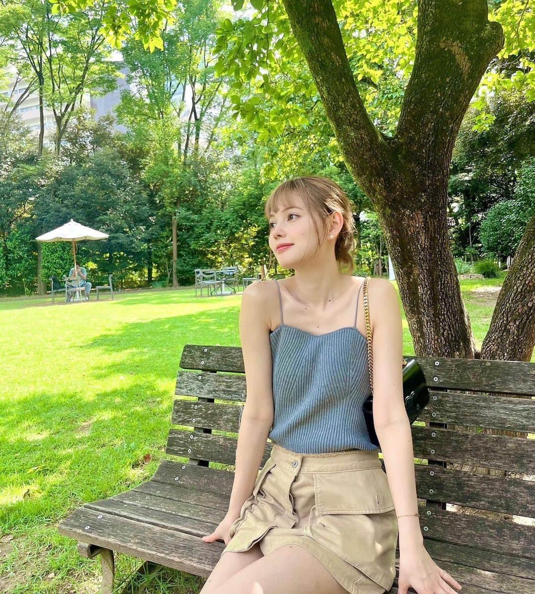 愛花さんのインスタグラム写真 - (愛花Instagram)「🌿🍃☀️☁️👒🤍 目黒にこんなでっかい森みたいな場所があるなんて知らなかった！すごく素敵な場所でした☺️」7月3日 19時41分 - hi_erica_official