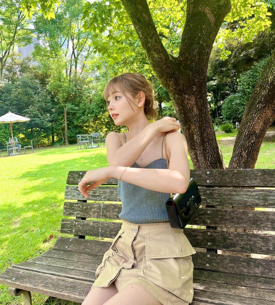 愛花さんのインスタグラム写真 - (愛花Instagram)「🌿🍃☀️☁️👒🤍 目黒にこんなでっかい森みたいな場所があるなんて知らなかった！すごく素敵な場所でした☺️」7月3日 19時41分 - hi_erica_official