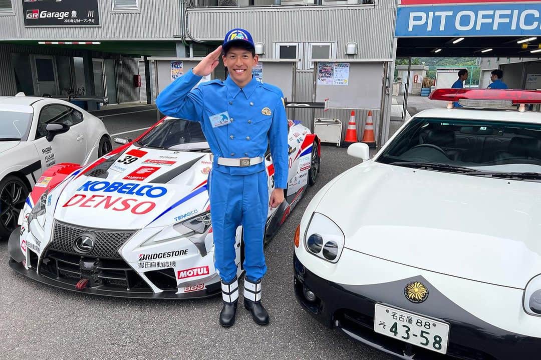 中山雄一さんのインスタグラム写真 - (中山雄一Instagram)「本日は愛知県警察本部高速道路機動隊、第一交通機動隊、第二交通機動隊の皆様とTGR TEAM SARDのメンバーで、運転訓練をさせていただきました。 ⁡ ⁡ 常日頃、レーシングドライバーとしての技術をどうやって社会貢献に繋げることができるかを考える中で、寿一さん、チームサードの近藤代表、エヌイーダブリューの船井社長、丹羽顧問によって形作られた愛知県警の皆様との安全運転講習に参加をさせていただけたことは本当にありがたいことと感じています。ありがとうございます。 ⁡ ⁡ 機動隊の皆様の運転技術には本当に驚きましたし、もっともっと運転について一緒に考えていきたいと思いました。このような活動が全国各地で行えるよう進んでいきたいです。  #愛知県警 #高速道路交通警察隊 #第一交通機動隊 #第二交通機動隊 #安全運転 #運転訓練 #factory900 #tgrteamsard」7月3日 19時41分 - yuone_n