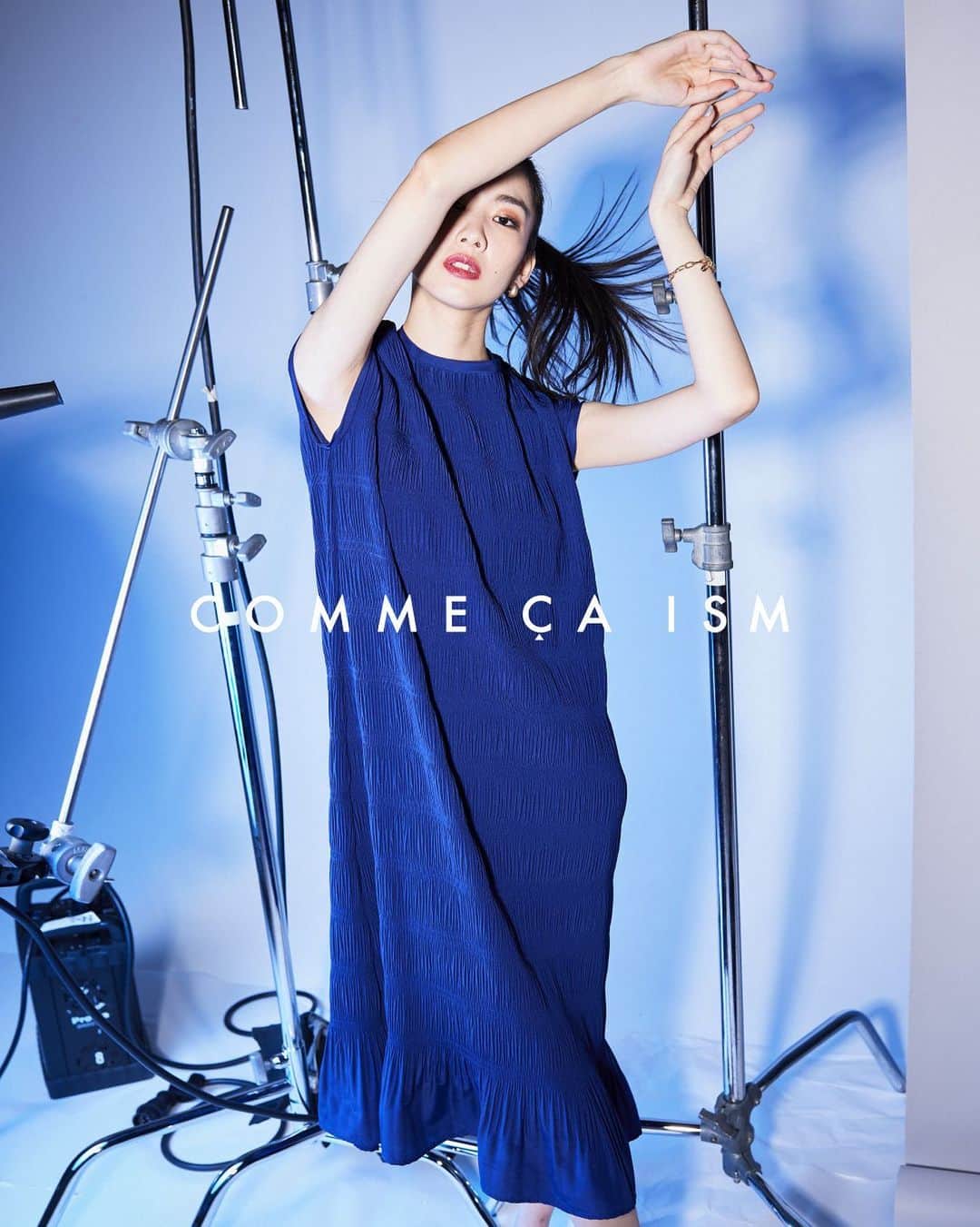 のインスタグラム：「#commecaism #コムサイズム #ファッション #ファッションコーデ #夏コーデ #夏服コーデ #ワンピース #ワンピースコーデ #ブルーコーデ   @commecaism_official」