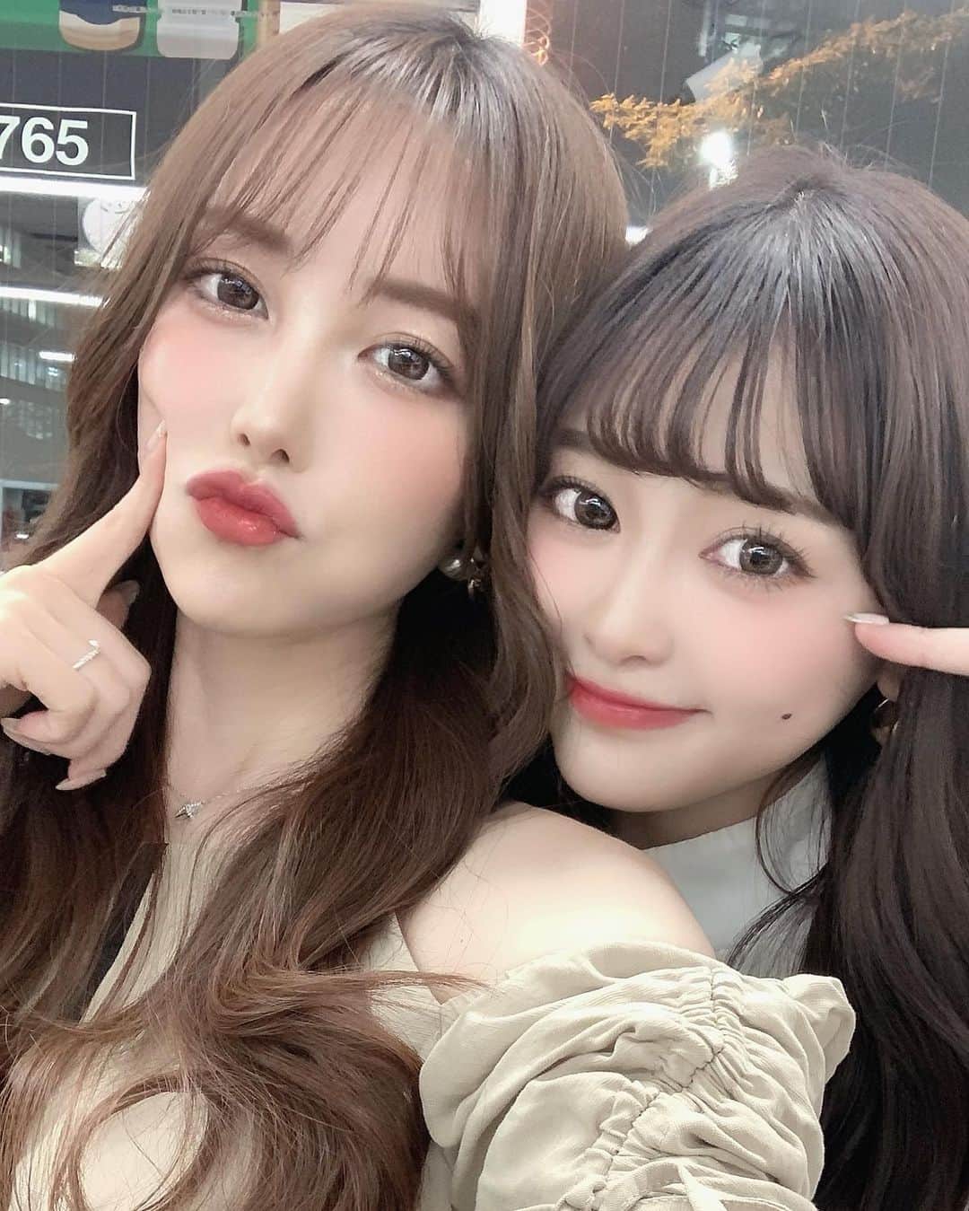 鈴木 あやのインスタグラム：「. ストーリーに載せるか悩んだけど たまにはこういう投稿も🫶🏻🫧  指めり込んでるけどアリ？😚👈🏻  #chutea #いつかの写真 #名古屋 #nagoya #女子会 #コーデ #code #coordinate #ootd #セルカ #selca #shooting #ootd #fashion #fashiongram #fashionista #fashionblogger #today #todayscode」