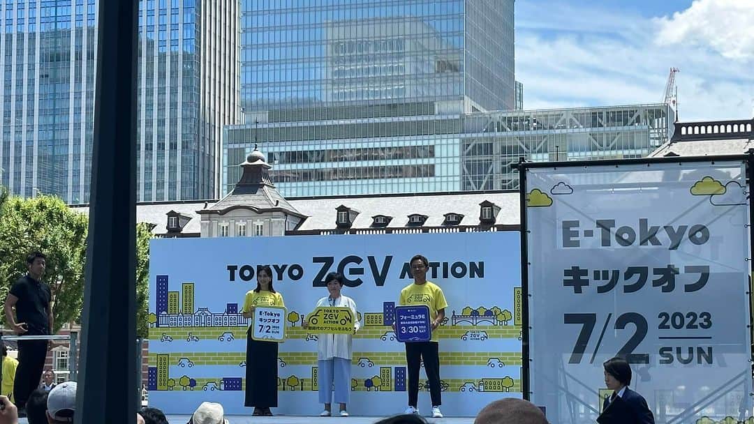 市岡元気さんのインスタグラム写真 - (市岡元気Instagram)「東京駅前で大きな煙出しました！でも安心してください、これは脱炭素への大切な一歩。2030年車の煙全部消すのです！ #TOKYOZEVACTION #カーボンニュートラル」7月3日 19時50分 - genki_ichioka