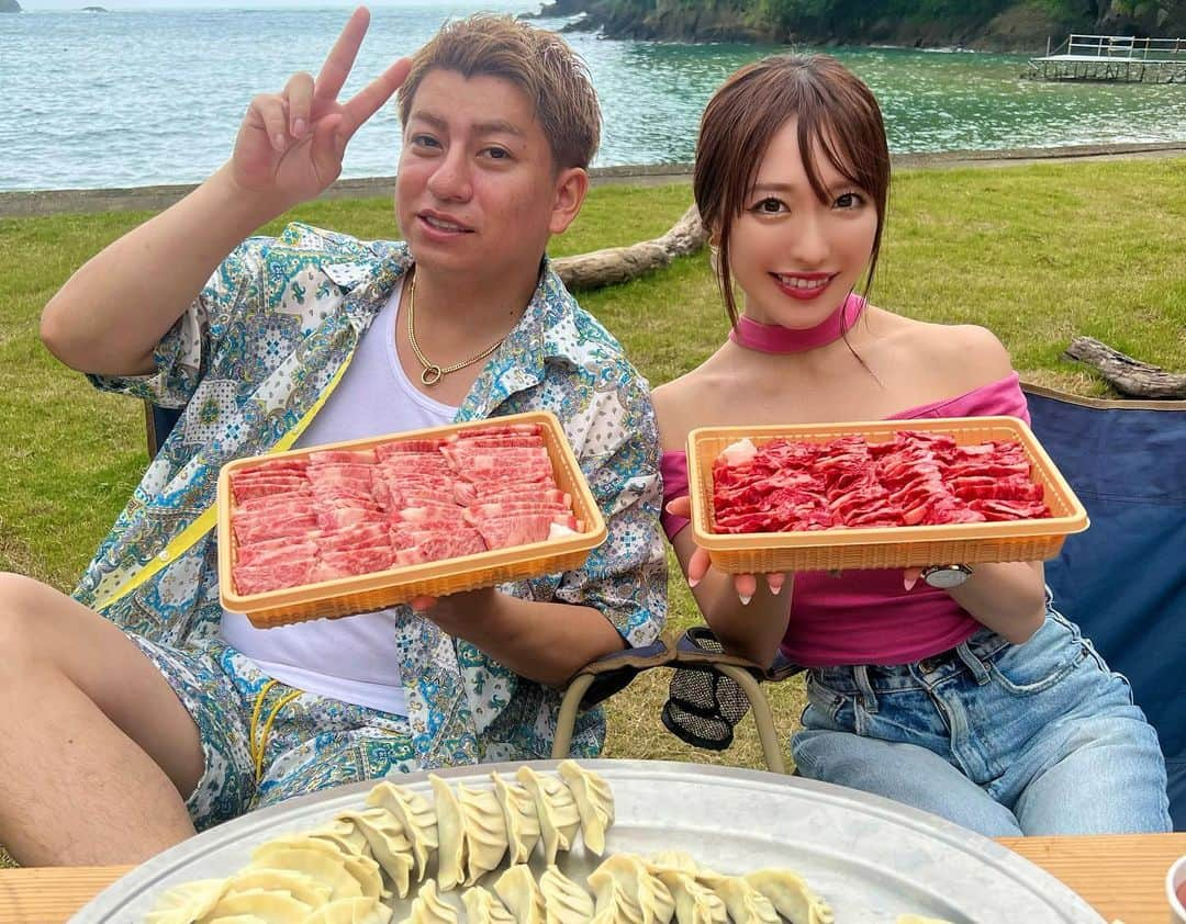 おりささんのインスタグラム写真 - (おりさInstagram)「🏕  みんなでキャンプ！in西伊豆  テーマ【童心に帰ろう】  @aquavillage_renvillage   誰も居ない島に行き 初のガチサバイバル🤣！  花火・スイカ割り・BBQ🍖 夏が始まったー！☀✌️️🍉  修学旅行みたいで最高に楽しかった✨  大人13人しっかりと童心に帰りました👧🏻🧒🏻  何歳になってもこのノリで遊ぼう✌️  29マルシェのお肉もおいしかった🍖 @29marche   #aquavillage#renvillage#camp#bbq#camping#nature#summer#sea#japan#trip#travel#outdoor#sauna#夏の思い出#キャンプ#キャンプ女子#サバイバル#静岡#西伊豆#デジタルデトックス#サウナ女子 #サウナ#アウトドア#大自然#海#焚き火#スイカ#スイカ割り」7月3日 19時51分 - orisa_0510