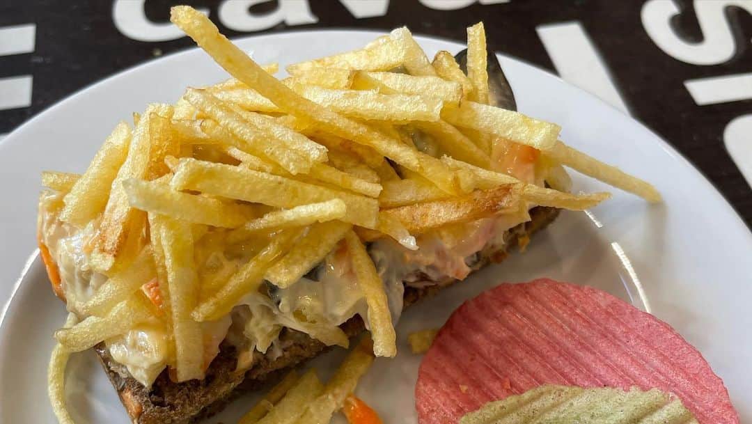 アグネス・チャンさんのインスタグラム写真 - (アグネス・チャンInstagram)「We bumped into a Michelin mentioned pinchos place yesterday. It has very creative pinchos! Very delicious and reasonably priced! The place is in San Sebastián, Spain.」7月3日 19時54分 - agneschan1