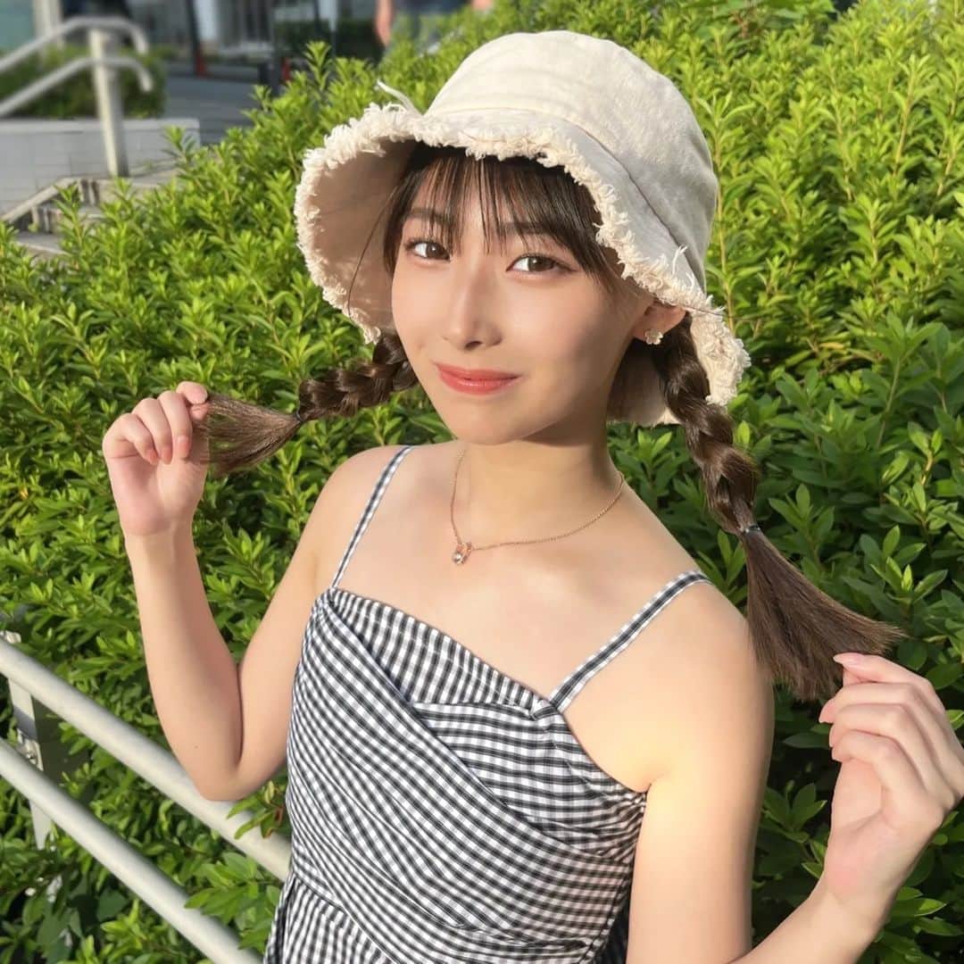 のインスタグラム：「お姉ちゃんに髪の毛結んでもらった🩵」