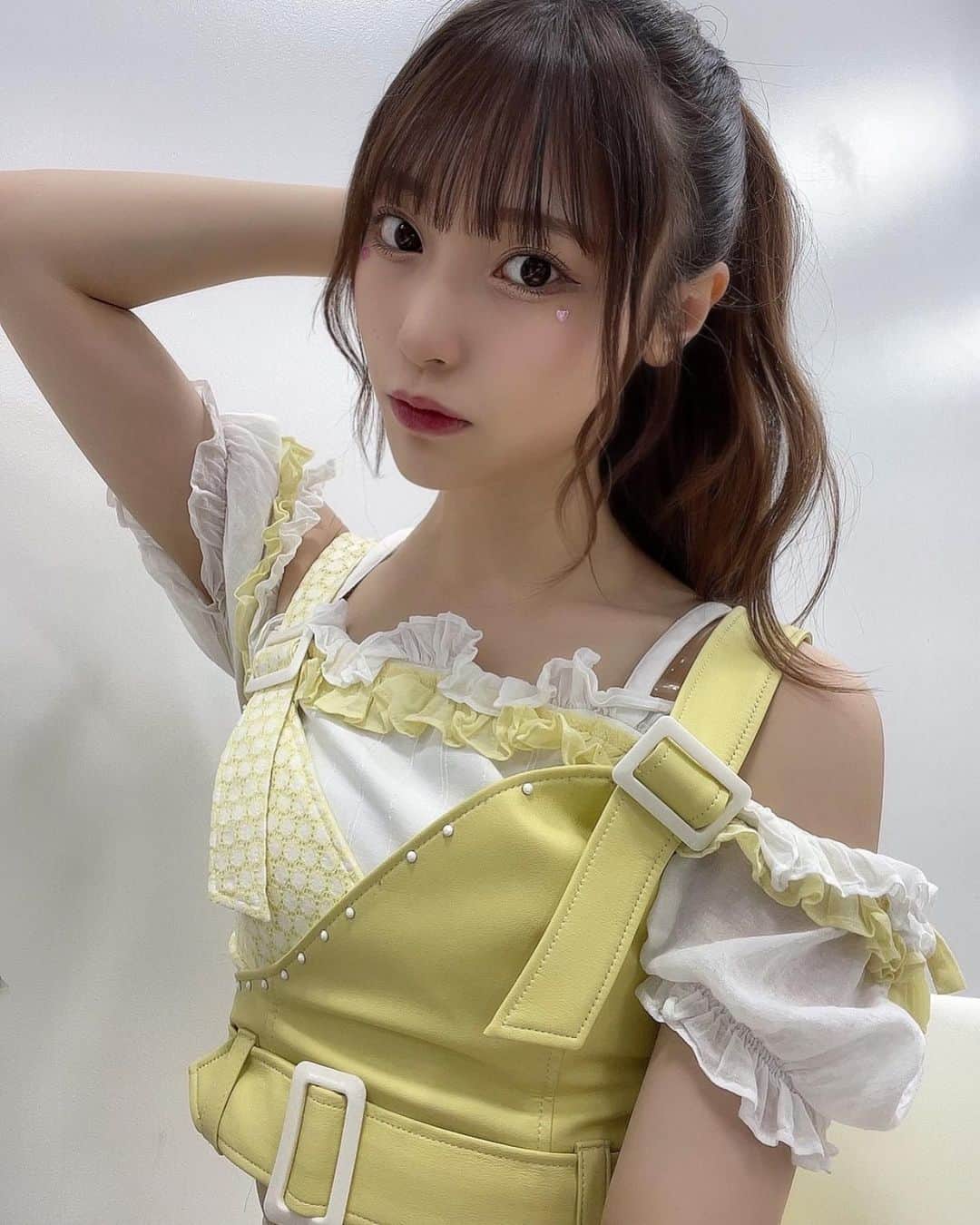 川越紗彩のインスタグラム：「ポニーテールすき？🤍ꔛ‬   #ngt48  #劇場公演  #ポニーテール  #ポニーテールアレンジ  #ヘアアレンジ  #アイドルメイク  #ラメメイク #アイドル衣装」