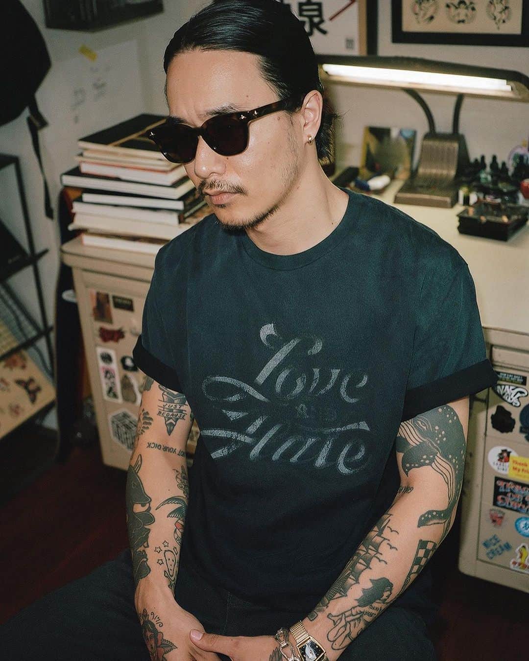 デラックスのインスタグラム：「TATTOO STUDIO YAMADA x DELUXE COLLABORATION ITEMS  2023.07.08(sat)11:00am  DELUXE公式オンラインストア及びTATTOO STUDIO YAMADAオンラインストアのみの限定発売です。  2023年の20周年の節目に際し、YouTubeでの高い人気を誇る気鋭アーティスト、TATTOO STUDIO YAMADAとのマッチアップが実現。ショートスリーブTシャツ、オープンカラーシャツの2型にタトゥーフラッシュを加えた3型のコレクションです。  #deluxe_jp#tattoostudioyamada」