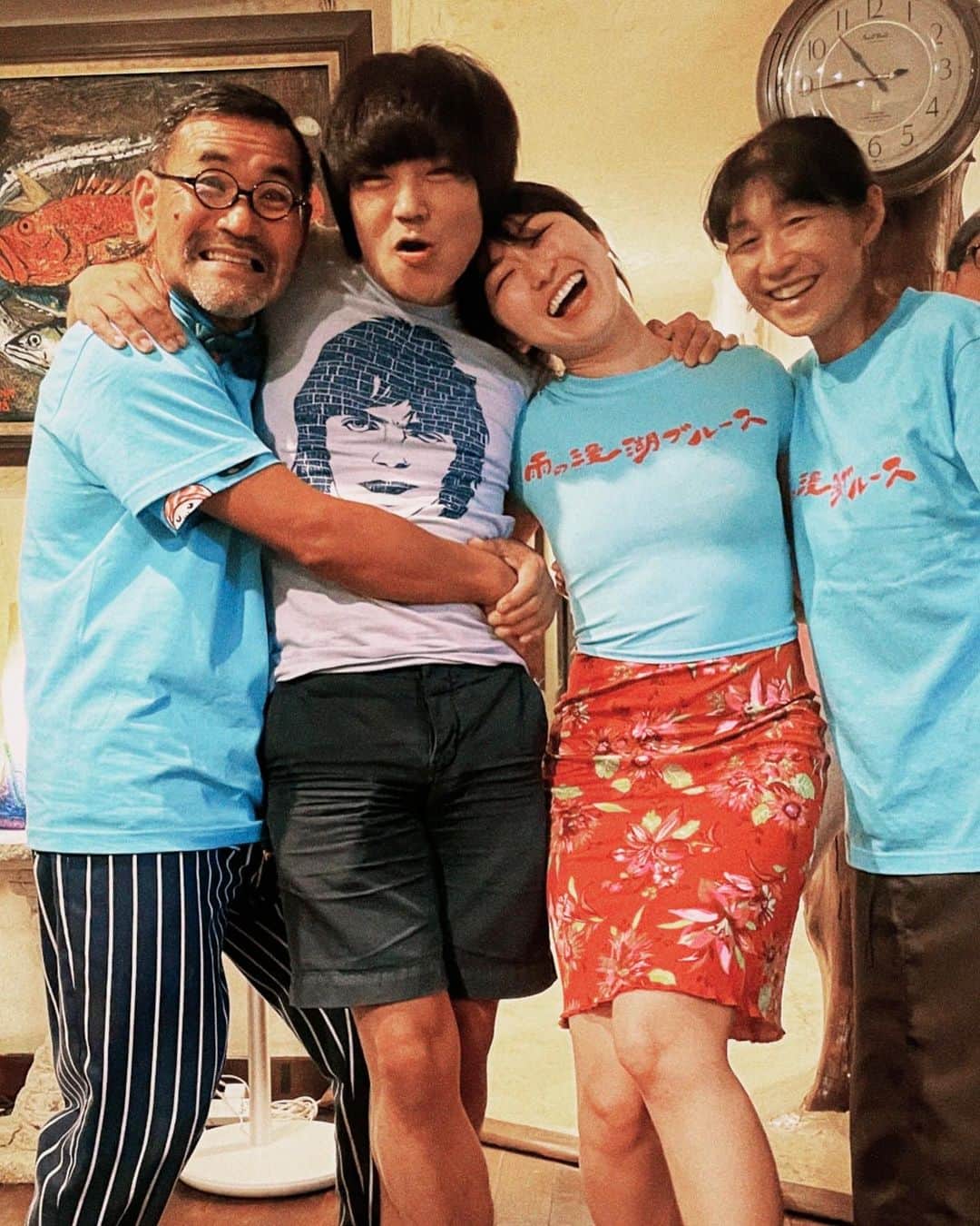 中里亜美のインスタグラム：「生まれ故郷でなくても 懐かしいと感じる場所があると思う わたしにとっては 沖縄がそのひとつです。  沖縄へ行くのか、帰るのか おかえりと言って迎えてくれる大好きな北部のペンション。 もう何度も来ているのに今回初めて自分で予約しました🙏🏻  常に全力で応援してくれるご夫婦には 全てを見透かされている感じでした🥹 味方がいるのは有難い… 色んな想い抱えたらまた行く！  #沖縄  #ペンションびせざき  #くまさんの寿司ショー #沖縄一」