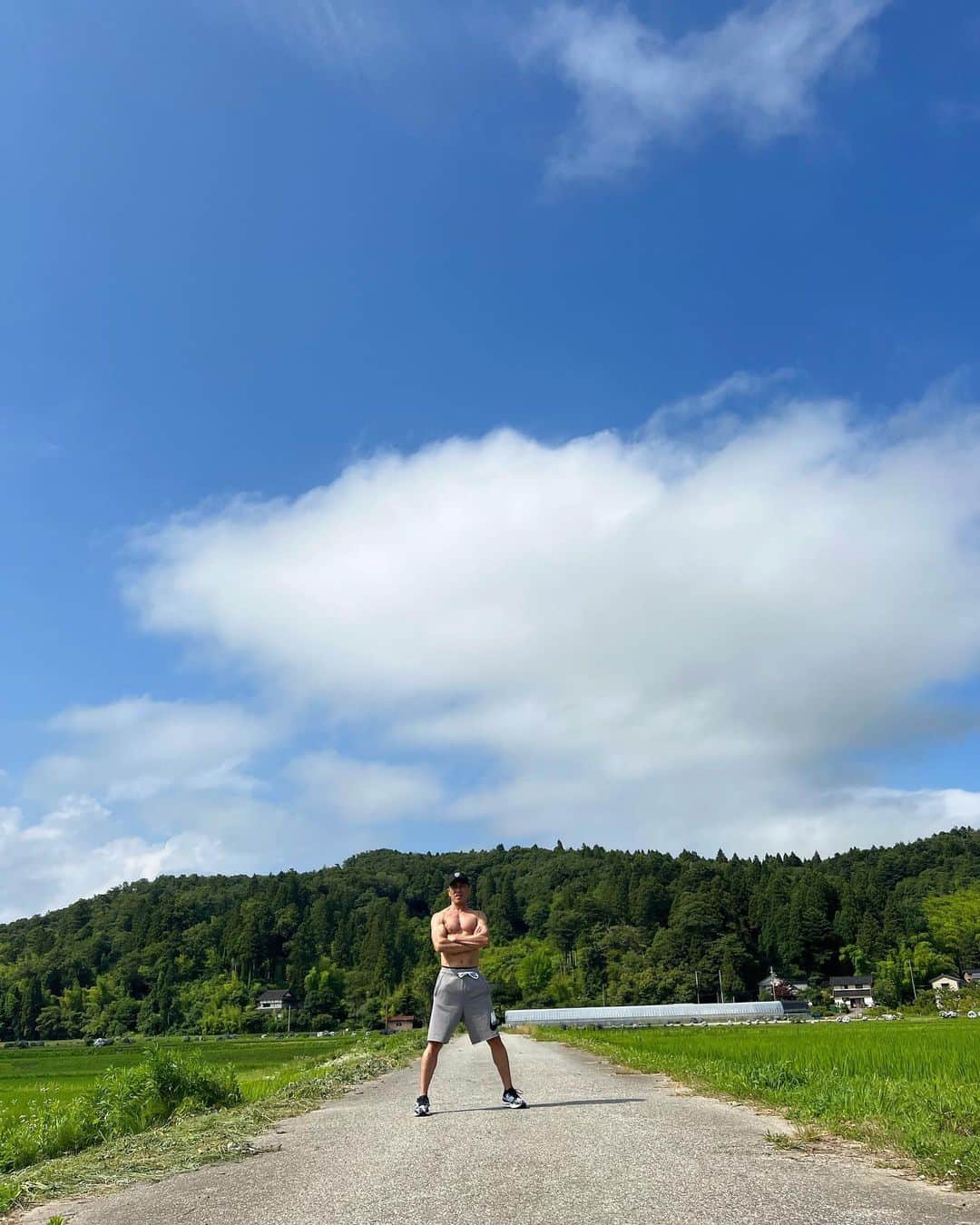 長渕剛さんのインスタグラム写真 - (長渕剛Instagram)「. 昨日富山最高だったな！ 　こちらは今日は快晴☀️ ところで九州地方大雨で大丈夫かな。。。 心配してるよ。  #長渕剛 #nagabuchitsuyoshi #2023 #ツアー #oh #guitar #banjo #富山 #オーバード・ホール」7月3日 20時23分 - tsuyoshi_nagabuchi