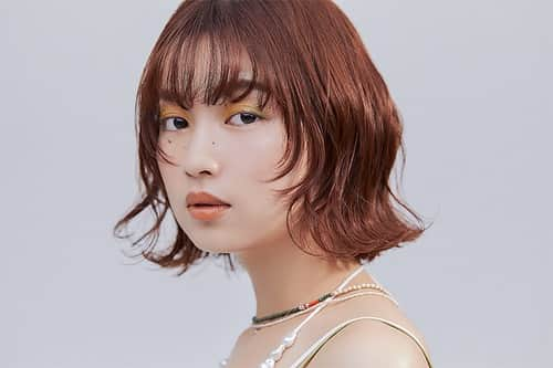 CYANさんのインスタグラム写真 - (CYANInstagram)「CYANが注目する4サロンとタッグを組み、季節にあわせたヘアカラー×メイクを指南。資生堂プロフェッショナルのサロン用ヘアカラー剤『アルティスト』を使ったカラーリングと、CYANを手掛けるヘアメイクアップアーティスト・鈴木かれん氏がコラボし、最新スタイルをお届けします。第1回は、Lee Horieのヘアスタイリスト・MOMOKAさんが夏のヘアカラーを提案。 @daifuku_tae_1230   Used Item（画像4枚目） サブリミック エアリーフロー シアーオイル 100mL【ヘアサロン専売品】（SHISEIDO PROFESSIONAL）¥3.520  Color Recipe（画像5枚目） アルティスト APRICOT(1),CB/7(20%)*,MP/7(20%)*＋AC4.5% *％ ＝その他1剤総量に対する％ @shiseidopro_official  @shiseidopro_jpn   詳細はこちら https://cyanmag.jp/1952  #cyan #cyanmagazine #資生堂プロフェッショナル #アルティスト #ULTIST #ヘアカラー」7月4日 10時00分 - cyanmagazine