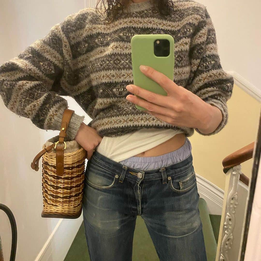 アレクサ・チャンさんのインスタグラム写真 - (アレクサ・チャンInstagram)「At 6th form I wore my horrible skater jeans low with my knickers on show and a Pokémon cropped T-shirt as the cherry on top. You’re just lucky the wrist to elbow beaded bracelets were omitted this time around. Jamieson’s jumper, vintage APC jeans, Zara boxerz. Presumptuous of me to think you’d care but we’re all friends here.」7月3日 20時20分 - alexachung