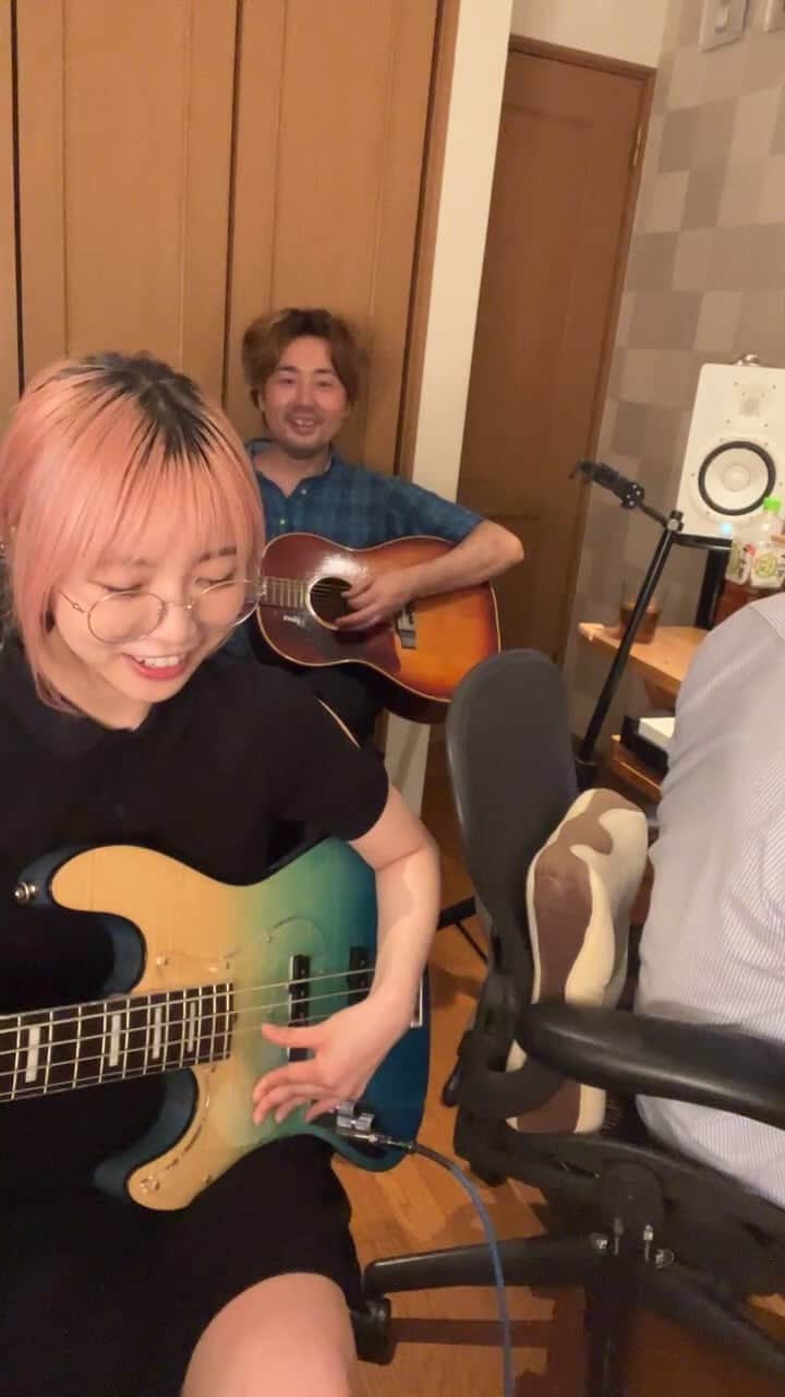 戸田真琴のインスタグラム：「8/2にライブやるよ配信@ ha-j's Lab   このあと21:00から チケット一般発売！！ livepocketで戸田真琴で検索🪐」