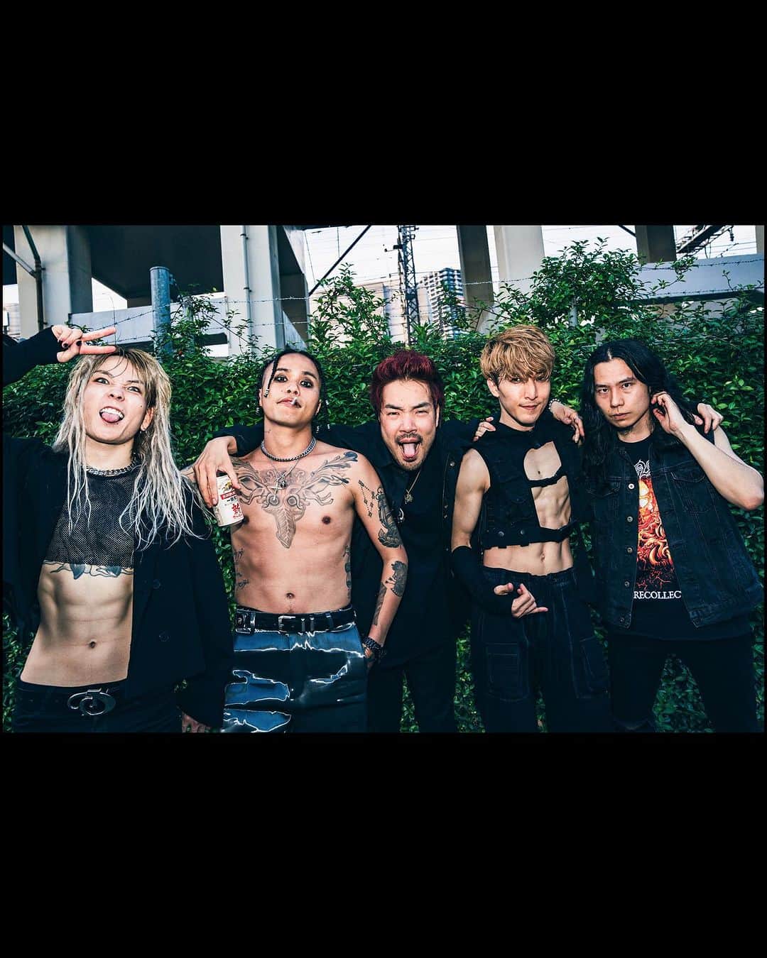 Tatsuya Amanoのインスタグラム：「凛として時雨 トキニ雨#16 ありがとうございました☂️🔥 オーディエンスもバンドもエモーショナルが爆発してて凄く良かったし、めちゃくちゃ良い刺激もらいました🤘 ⁡ Thank you @tk_snsfakeshow @345.uu @pinakano0718 for having us and warm welcome! I was great inspired💥 ⁡ photo : @shot.row」